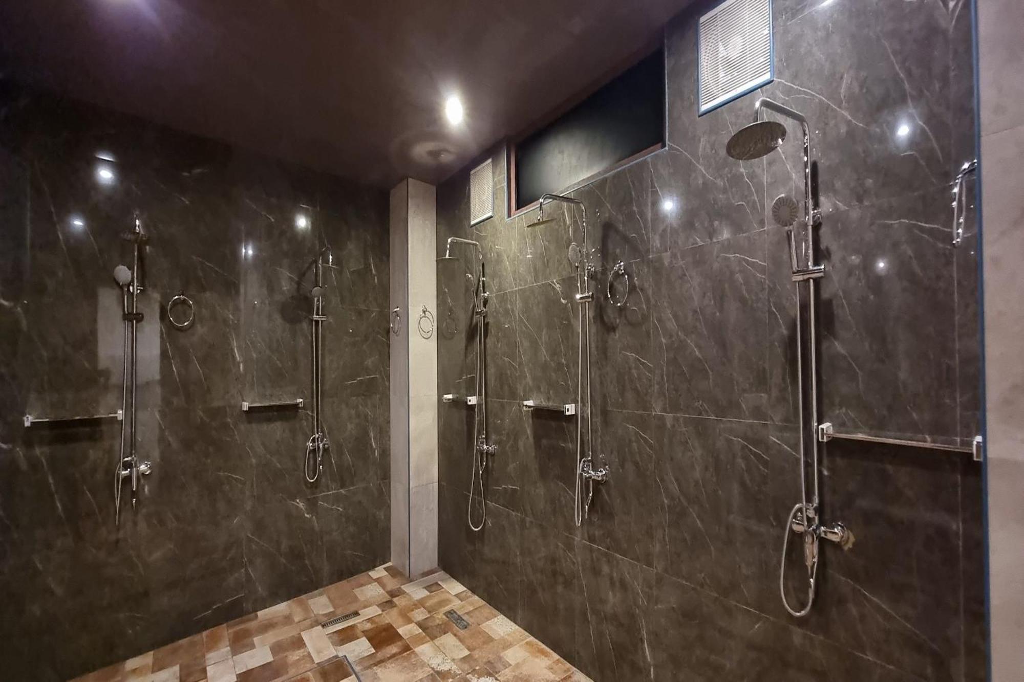 Attic Capsule Hotel Marigondon  Экстерьер фото