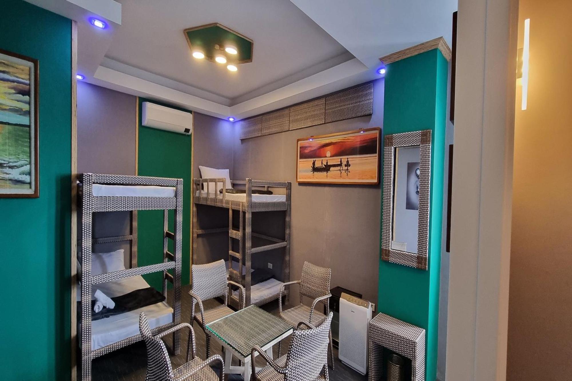 Attic Capsule Hotel Marigondon  Экстерьер фото
