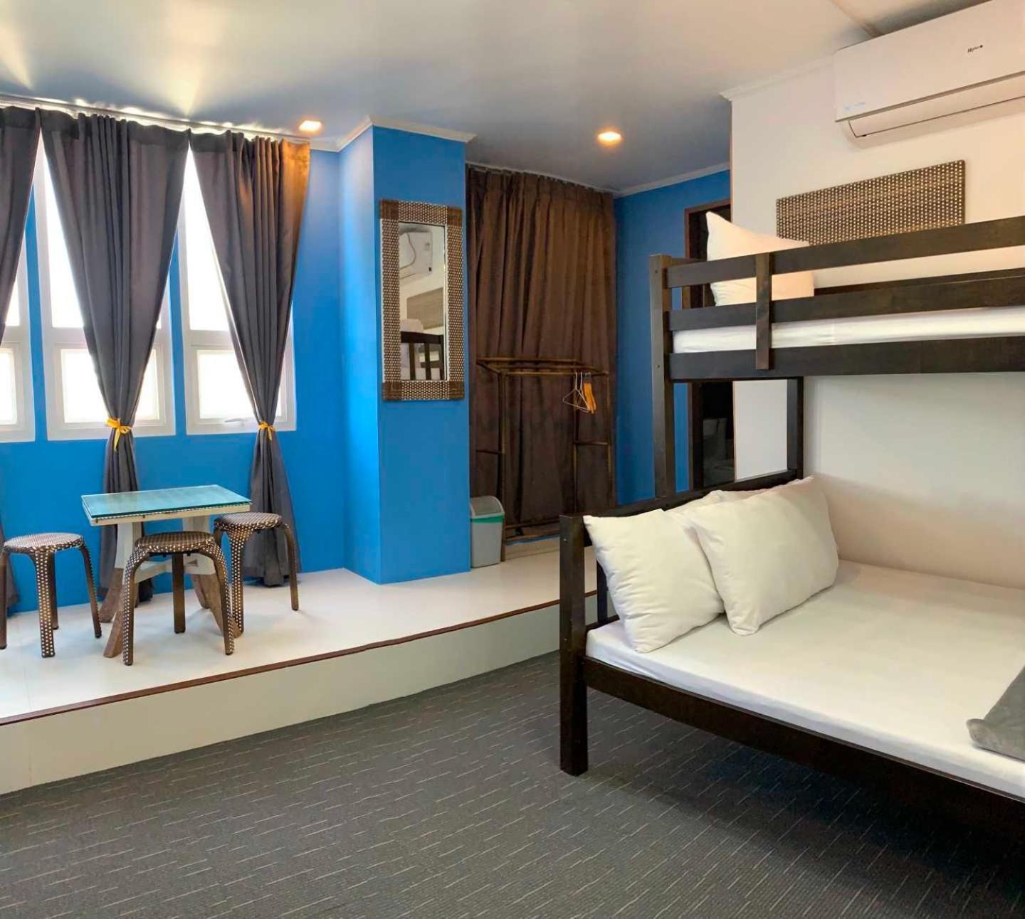 Attic Capsule Hotel Marigondon  Экстерьер фото