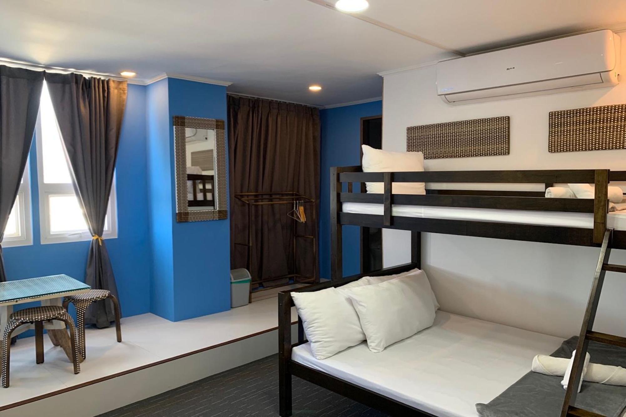 Attic Capsule Hotel Marigondon  Экстерьер фото