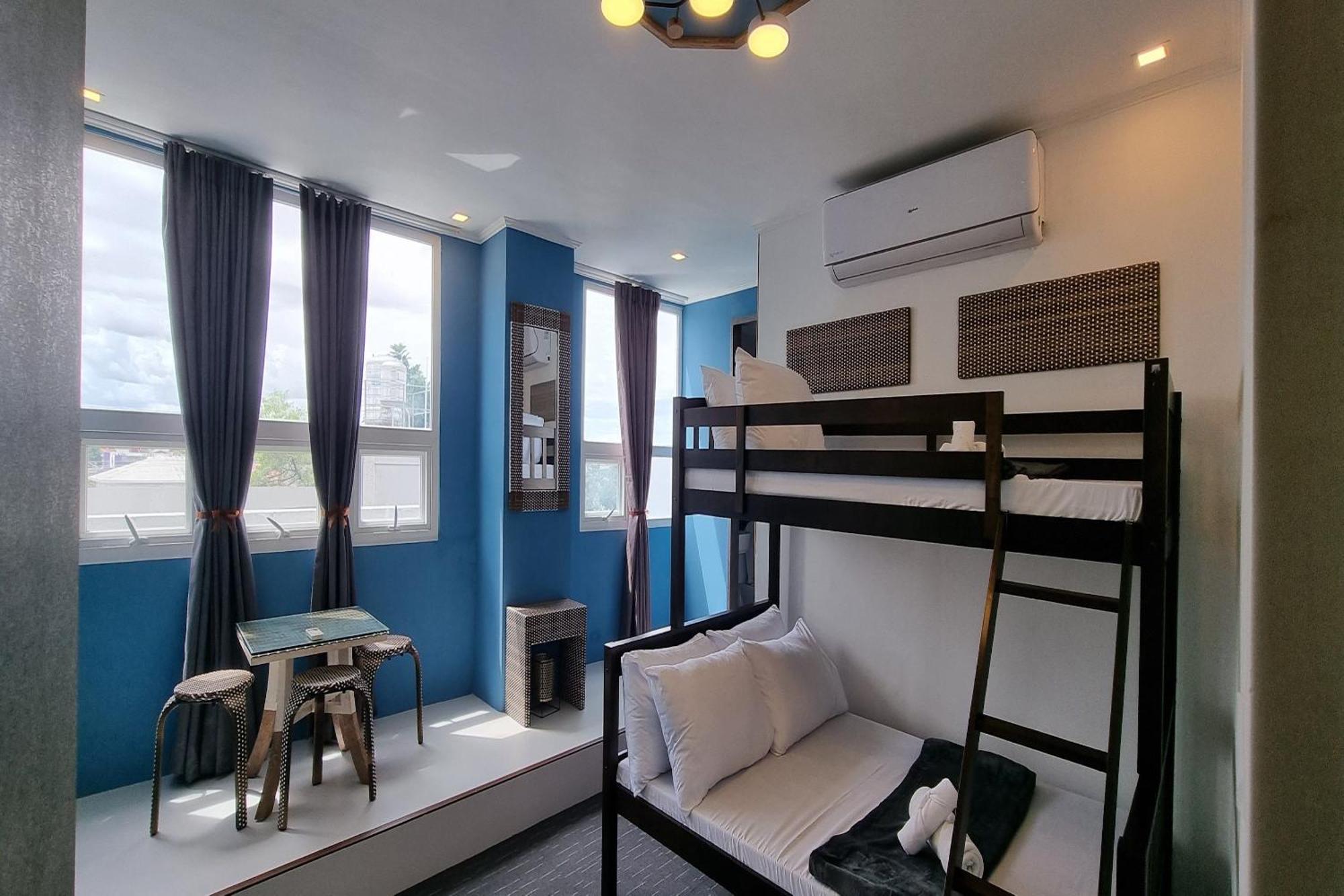 Attic Capsule Hotel Marigondon  Экстерьер фото