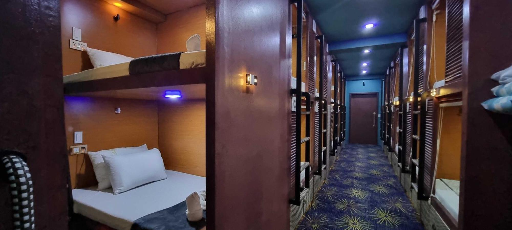 Attic Capsule Hotel Marigondon  Экстерьер фото