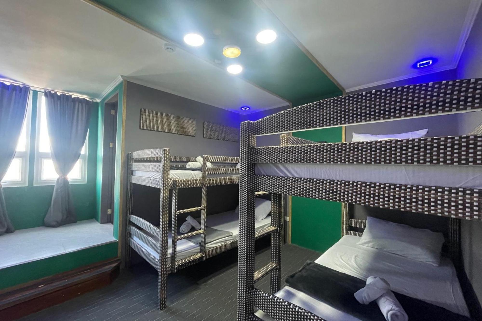 Attic Capsule Hotel Marigondon  Экстерьер фото