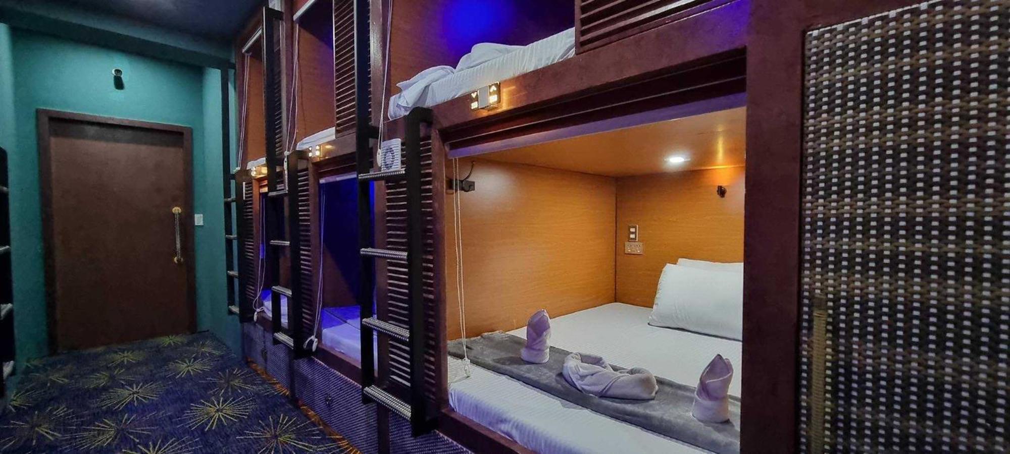 Attic Capsule Hotel Marigondon  Экстерьер фото